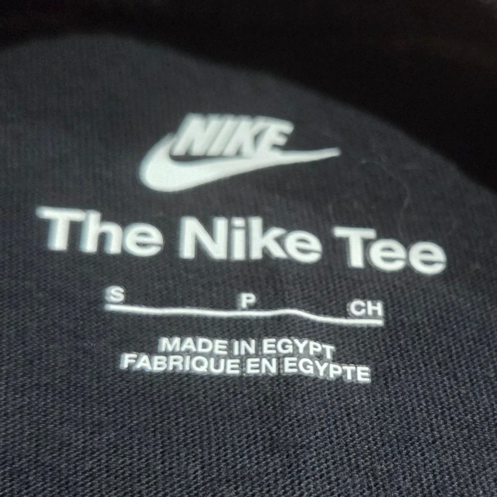 Nike Boys Black Long Sleeve Graphic T-Shirt Box Swoosh Just Do It Size S 8